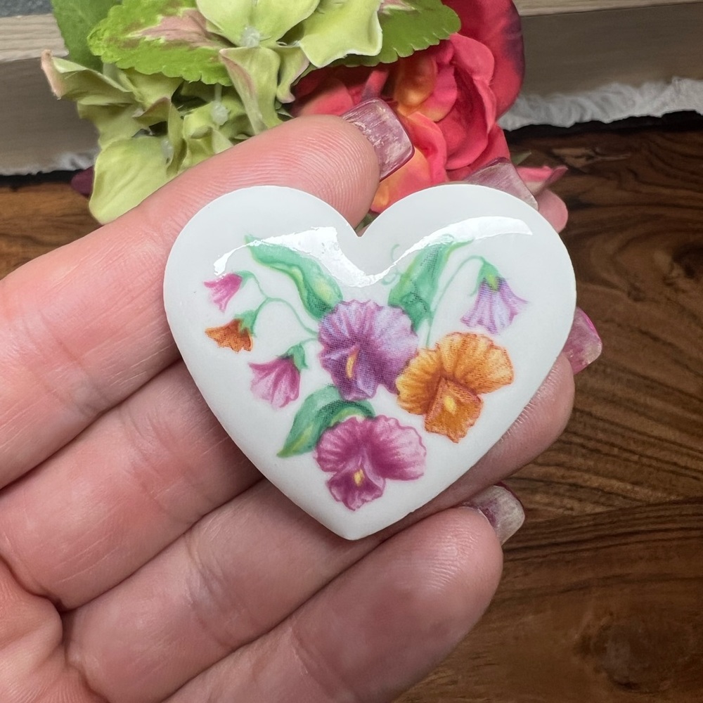 Vintage 1987 Avon Heart Flower Brooch Pin👠